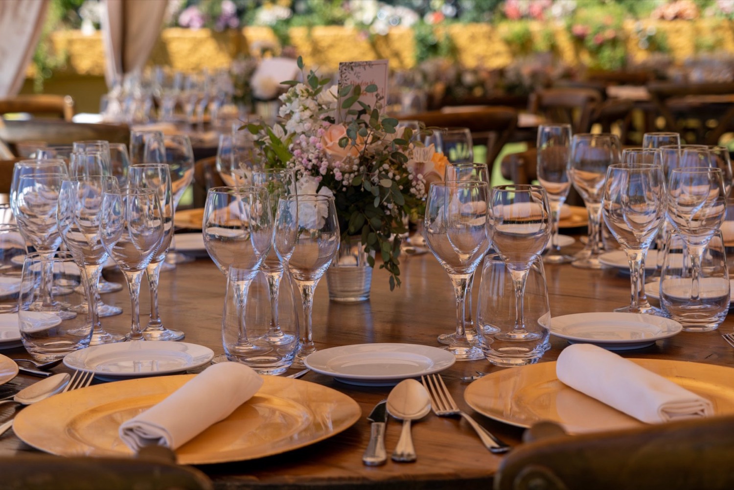Elegant table setting with glassware and gold plates